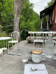 Charming place and terrasse beside a babbling brook, along with a warm welcome 💚