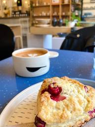 Cappuccino + scone = amour