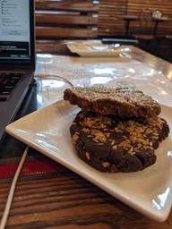 Teleworking afternoon with a vegan maple cookie and a coconut cookie 🍪