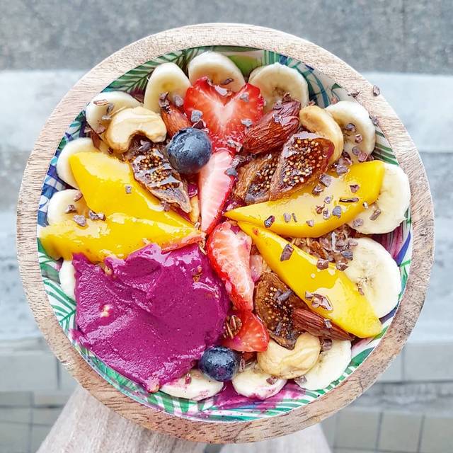 Cover of Best cafes offering the most delicious fruit bowls in Montreal