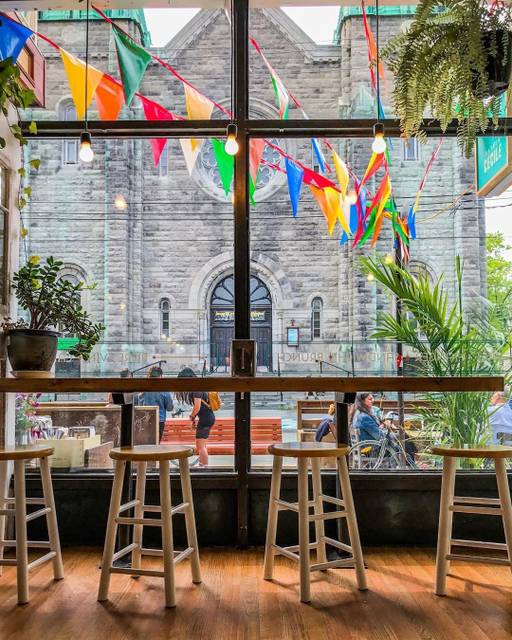 Cover of 10 cafés you must go to for delicious lunches in Montreal