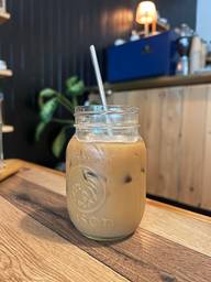 Un petit café Vegan très agréable, avec une belle carte de boissons chaudes.