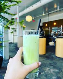 Amazing matcha latte with proper cow’s milk 😄. Their housemade chia pudding was delicious too. Great co-working space. Such calm and relaxing atmosphere. 