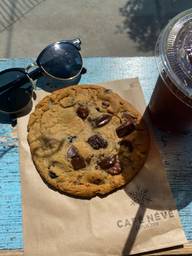 Iced americano was amazing but the fresh baked cookie was insane 
