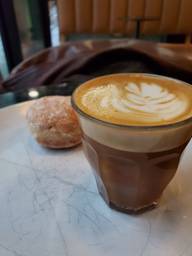 What a great way to go through that first day of snow. Great oat cortado, pastry and cozy place. 