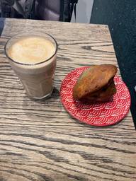 The early bird gets the latte! 🕊️ Good drinks, snacks and smiles all in a convenient location. 💜