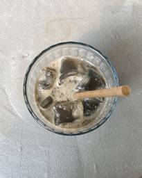 Excellent latte au sésame noir — 2023-06-06