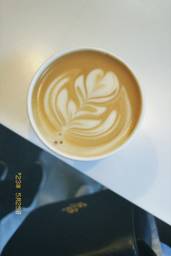 Exceptional coffee and service🤍The staff was incredibly kind and the oat milk latte was so smooth in taste☕️
