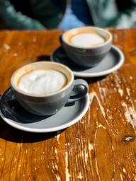 Cappuccino et cortado café saint-laurent  = perfection 