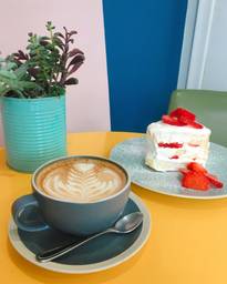 Delicious latte, light and fluffy strawberry shortcake with sweet and juicy strawberries, and friendly owner! The atmosphere was super cute and cozy. There’s nothing else that I could ask for!