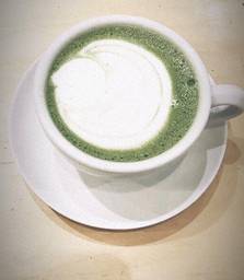 Ordered a matcha latte. Very tasty and nice place. 